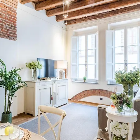 Smart 2 Bedrooms Close To Bus Terminal Lägenhet Lucca