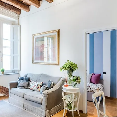 Smart 2 Bedrooms Close To Bus Terminal Lucca