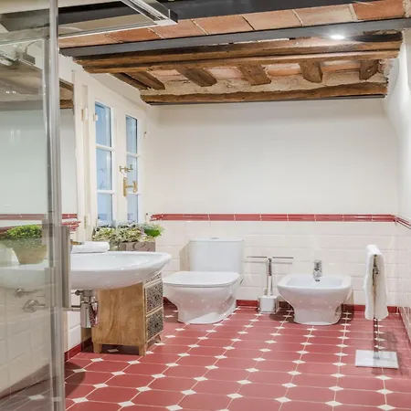 Smart 2 Bedrooms Close To Bus Terminal * Lucca