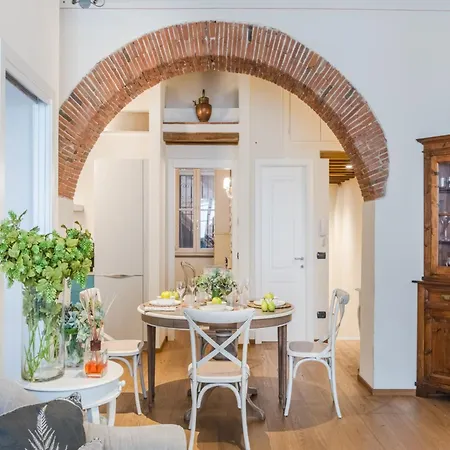 Smart 2 Bedrooms Close To Bus Terminal Lucca