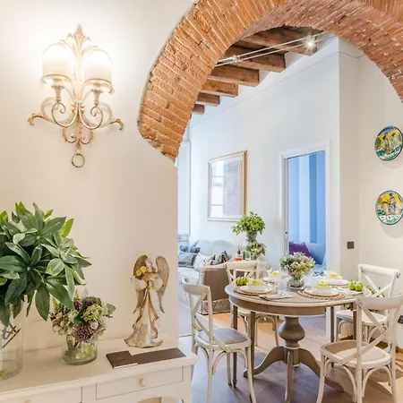 Smart 2 Bedrooms Close To Bus Terminal Lägenhet Lucca