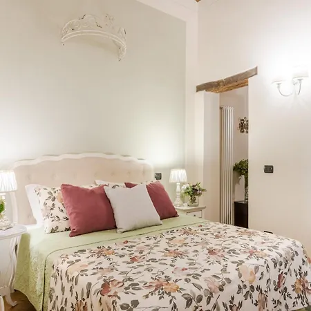 Smart 2 Bedrooms Close To Bus Terminal * Lucca