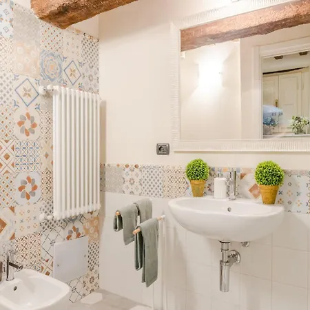 Smart 2 Bedrooms Close To Bus Terminal *